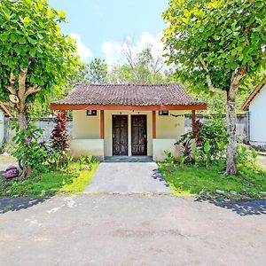 Spot On 92257 Orchid Guest House Yogyakarta Exterior photo