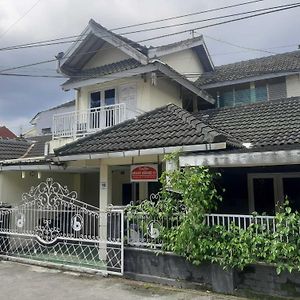 Saffa Guesthouse 27 Yogyakarta Exterior photo